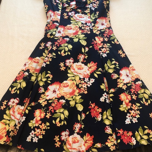 H & R Dress - Picture 3 of 6